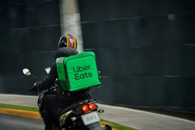 Cupón de descuento de $5 en Uber Eats